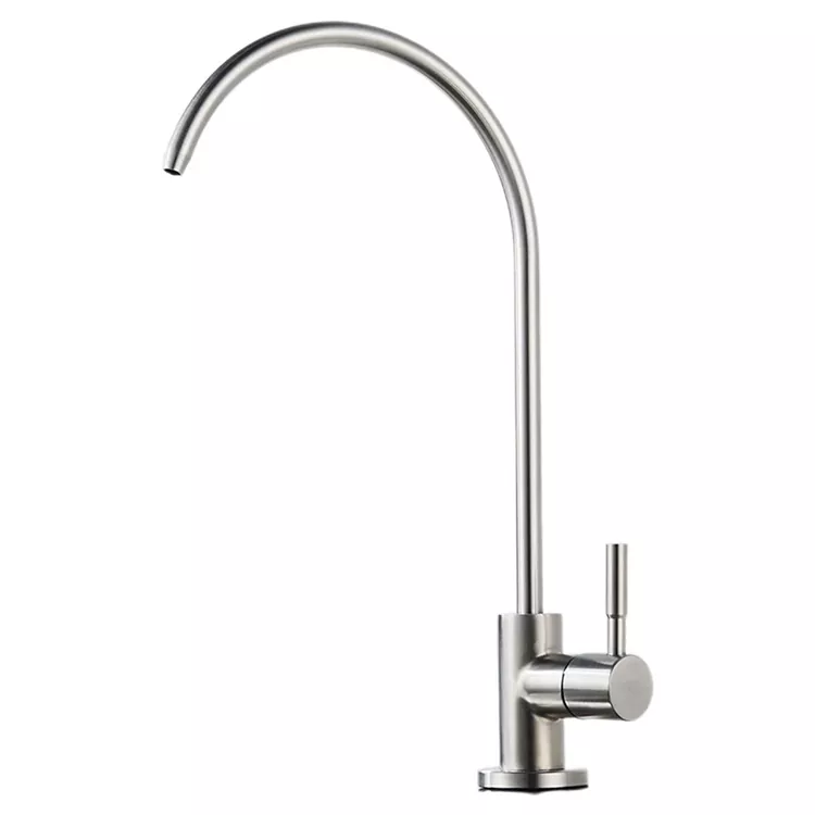 Purificatore d'acqua cù un rubinettu d'acqua fina, un rubinettu di cucina d'acqua fredda